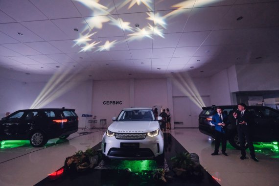 Jaguar Land Rover Вестминстер первым в Красноярске представил новый Discovery пятого поколения