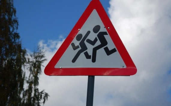 Красноярские власти повысят степень безопасности дорог возле школ и детсадов